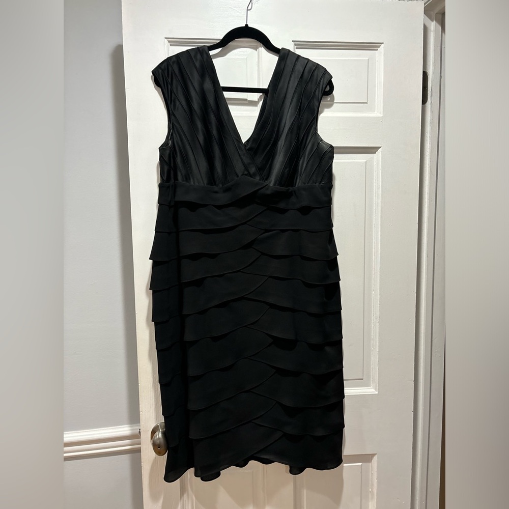 NEVER WORN!! Adrianna Papell size 18 womens